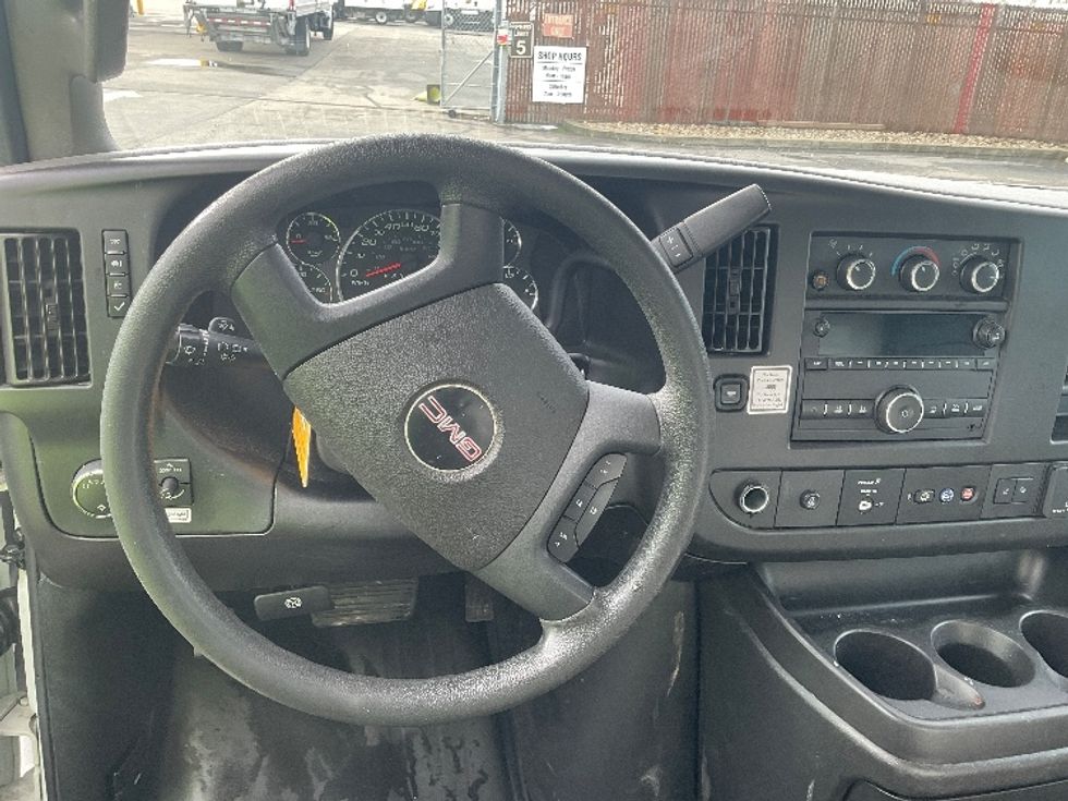 Light Duty Box Truck-Light and Medium Duty Trucks-GMC-2021-Savana G33903-West Sacramento-CA-94,009\n\t\tmiles-$ 31,500 - Image 18