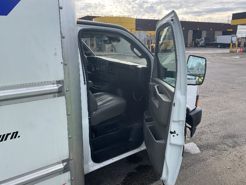 Light Duty Box Truck-Light and Medium Duty Trucks-GMC-2021-Savana G33903-West Sacramento-CA-94,009\n\t\tmiles-$ 31,500 - Image 20