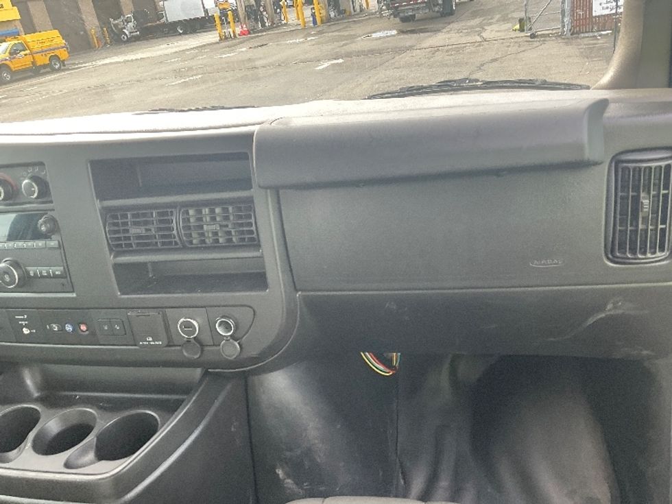 Light Duty Box Truck-Light and Medium Duty Trucks-GMC-2021-Savana G33903-West Sacramento-CA-94,009\n\t\tmiles-$ 31,500 - Image 21