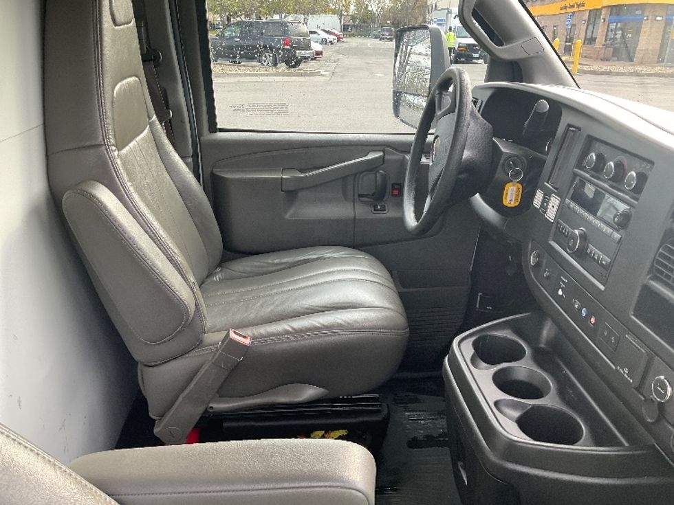 Light Duty Box Truck-Light and Medium Duty Trucks-GMC-2021-Savana G33903-West Sacramento-CA-94,009\n\t\tmiles-$ 31,500 - Image 22