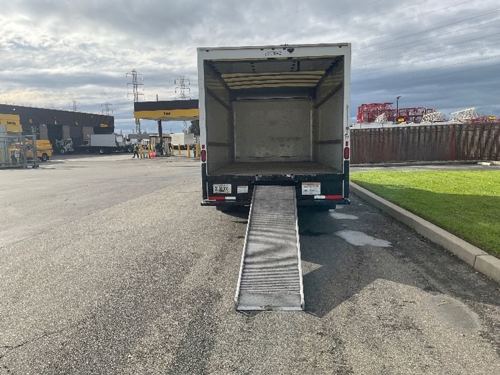 Light Duty Box Truck-Light and Medium Duty Trucks-GMC-2021-Savana G33903-West Sacramento-CA-94,009\n\t\tmiles-$ 31,500 - Image 9