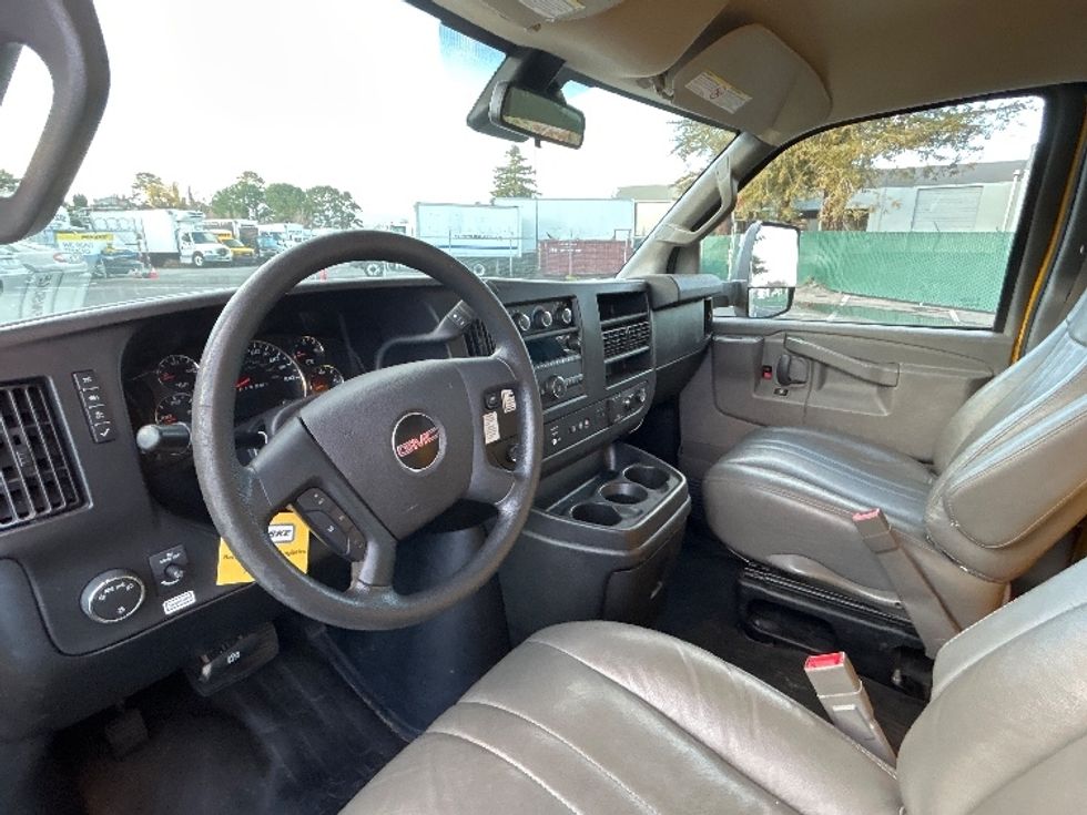 Light Duty Box Truck-Light and Medium Duty Trucks-GMC-2021-Savana G33903-West Sacramento-CA-98,520\n\t\tmiles-$ 27,750 - Image 17