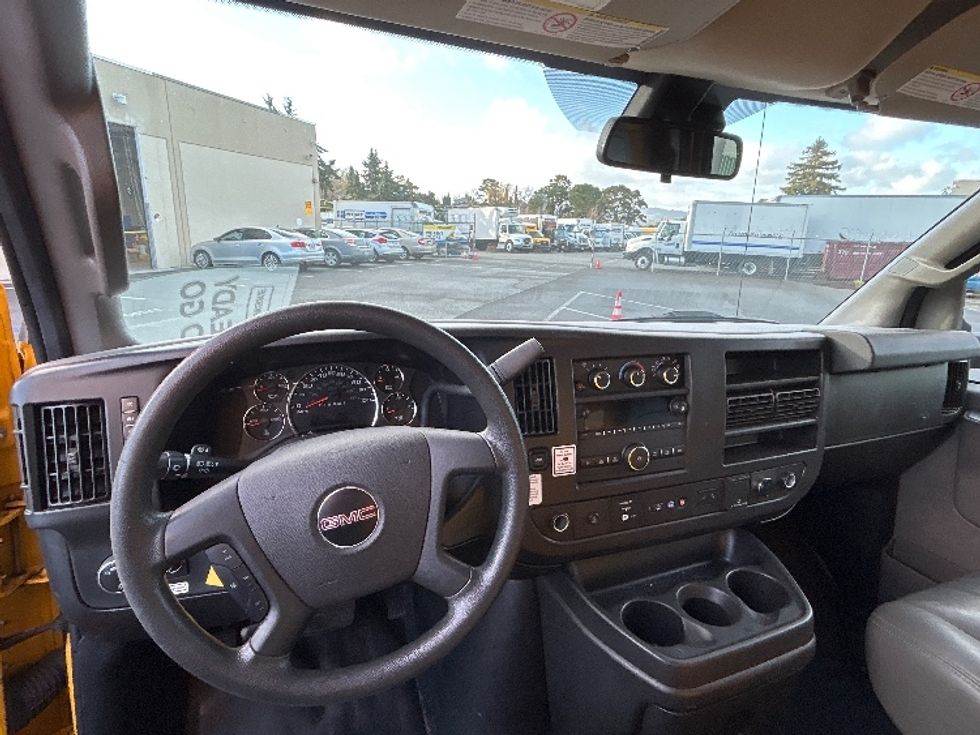 Light Duty Box Truck-Light and Medium Duty Trucks-GMC-2021-Savana G33903-West Sacramento-CA-98,520\n\t\tmiles-$ 27,750 - Image 18