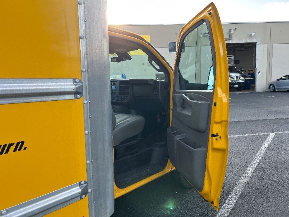 Light Duty Box Truck-Light and Medium Duty Trucks-GMC-2021-Savana G33903-West Sacramento-CA-98,520\n\t\tmiles-$ 27,750 - Image 20