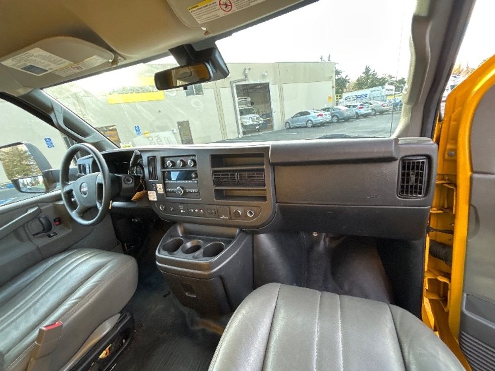 Light Duty Box Truck-Light and Medium Duty Trucks-GMC-2021-Savana G33903-West Sacramento-CA-98,520\n\t\tmiles-$ 27,750 - Image 21