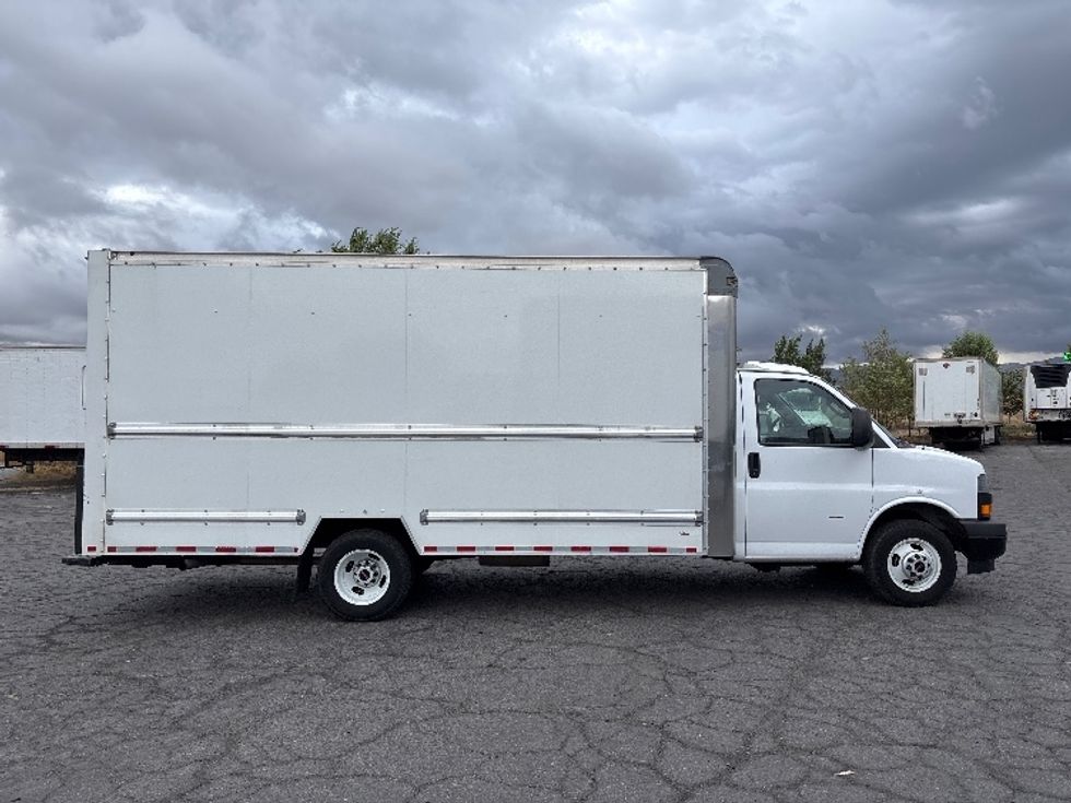 Light Duty Box Truck-Light and Medium Duty Trucks-GMC-2021-Savana G33903-West Valley City-UT-112,507\n\t\tmiles-$ 29,000 - Image 14