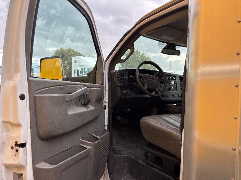 Light Duty Box Truck-Light and Medium Duty Trucks-GMC-2021-Savana G33903-West Valley City-UT-112,507\n\t\tmiles-$ 29,000 - Image 15