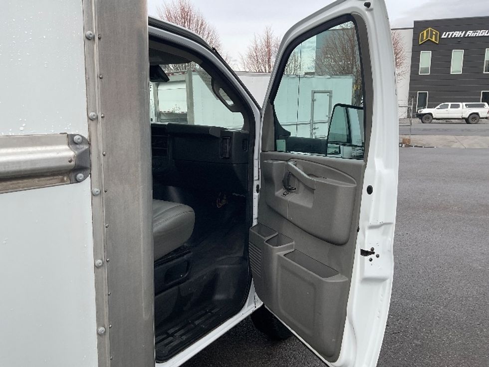 Light Duty Box Truck-Light and Medium Duty Trucks-GMC-2021-Savana G33903-West Valley City-UT-82,650\n\t\tmiles-$ 33,000 - Image 20