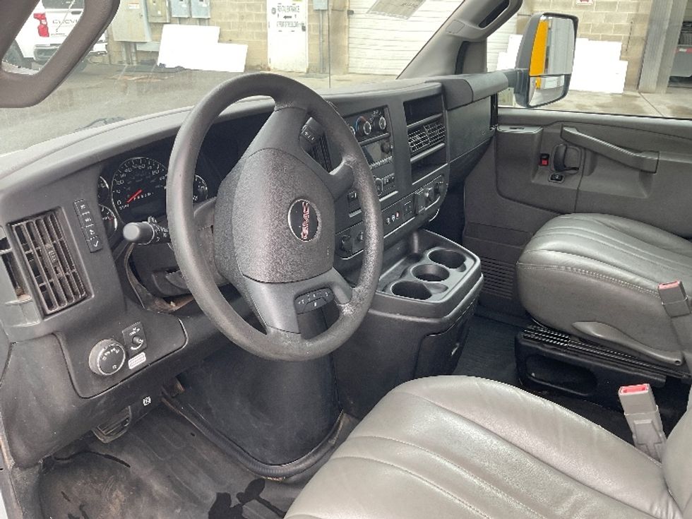 Light Duty Box Truck-Light and Medium Duty Trucks-GMC-2021-Savana G33903-West Valley City-UT-82,650\n\t\tmiles-$ 33,000 - Image 17