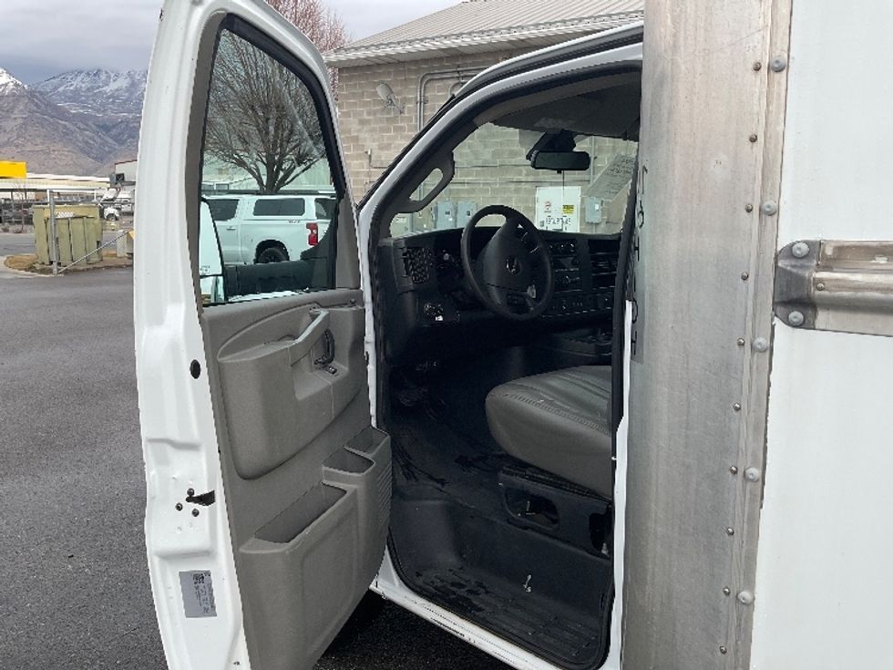 Light Duty Box Truck-Light and Medium Duty Trucks-GMC-2021-Savana G33903-West Valley City-UT-82,650\n\t\tmiles-$ 33,000 - Image 16