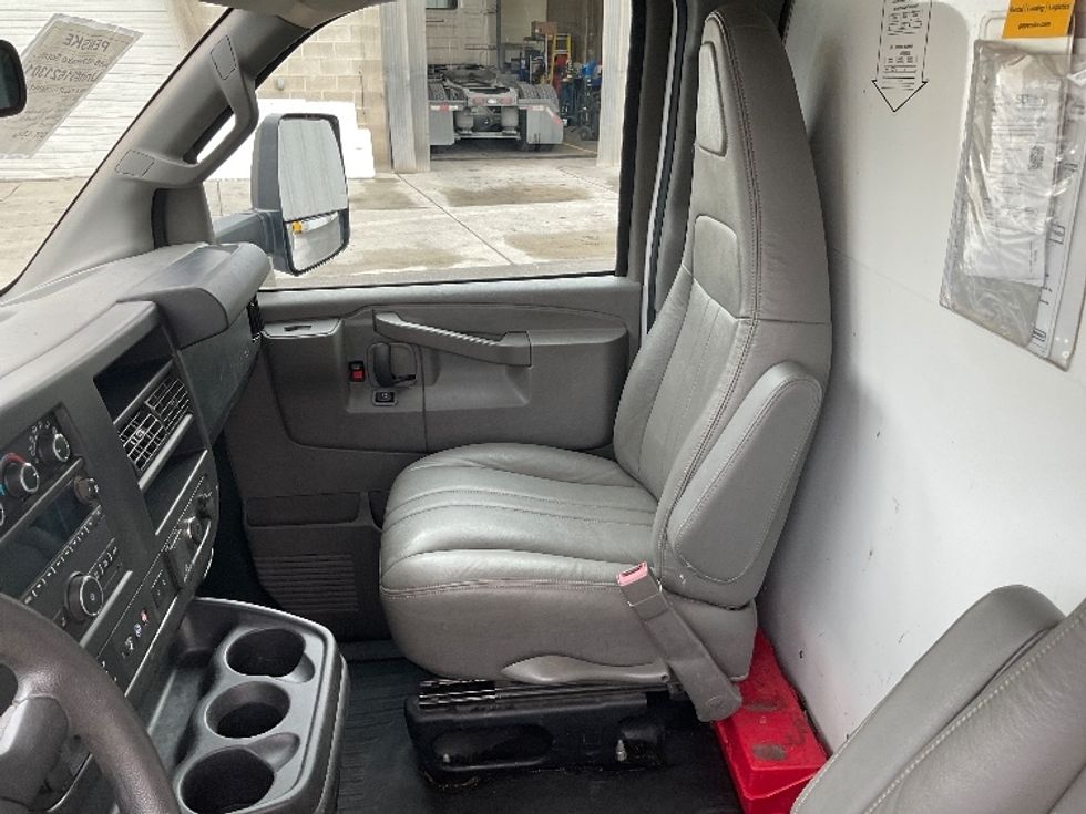 Light Duty Box Truck-Light and Medium Duty Trucks-GMC-2021-Savana G33903-West Valley City-UT-82,650\n\t\tmiles-$ 33,000 - Image 19