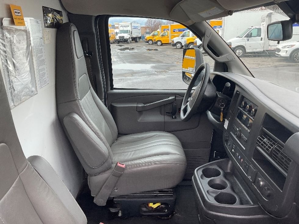 Light Duty Box Truck-Light and Medium Duty Trucks-GMC-2021-Savana G33903-West Valley City-UT-82,650\n\t\tmiles-$ 33,000 - Image 22
