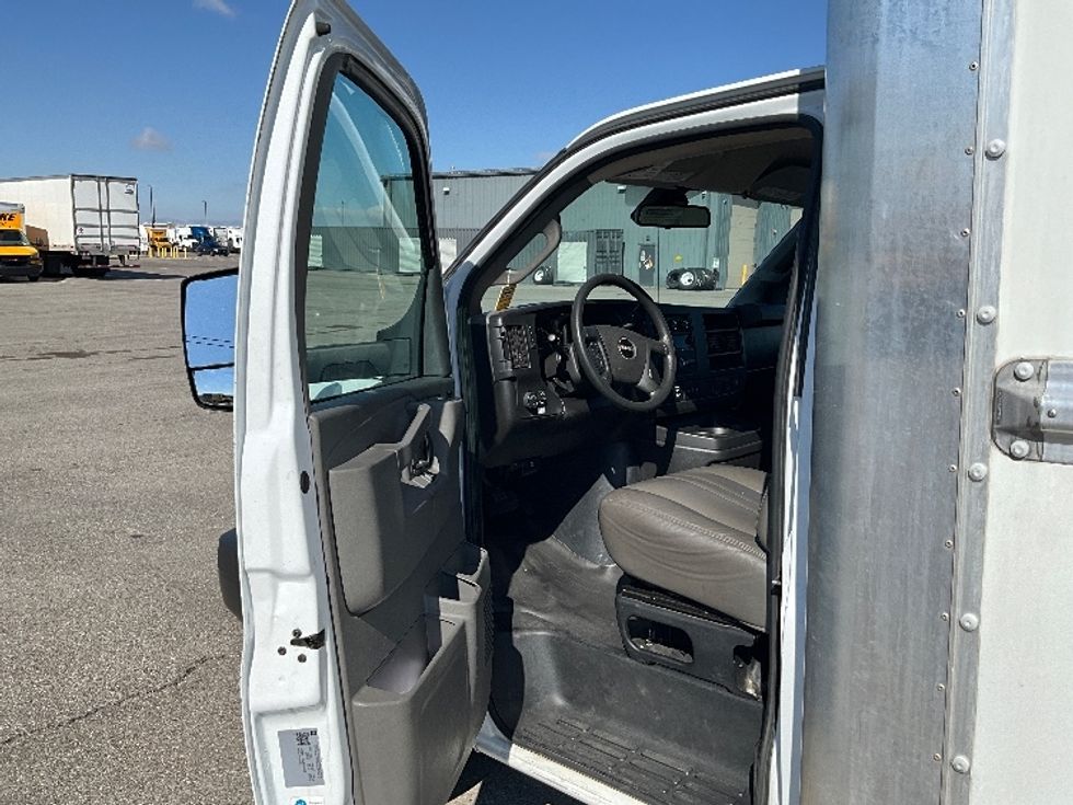 Light Duty Box Truck-Light and Medium Duty Trucks-GMC-2021-Savana G33903-West Valley City-UT-91,562\n\t\tmiles-$ 32,000 - Image 16