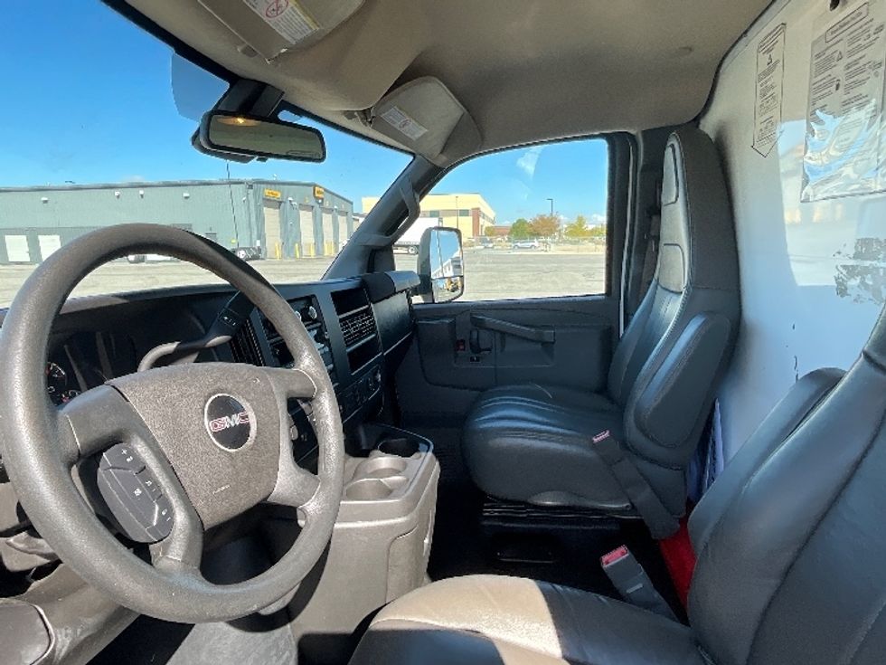 Light Duty Box Truck-Light and Medium Duty Trucks-GMC-2021-Savana G33903-West Valley City-UT-91,562\n\t\tmiles-$ 32,000 - Image 19