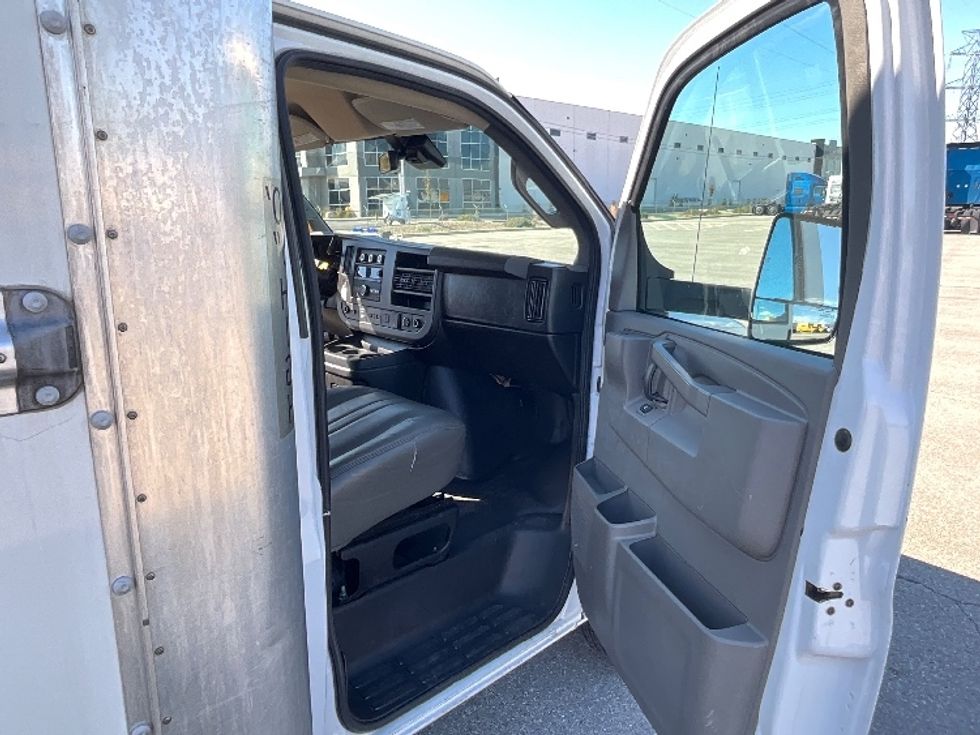 Light Duty Box Truck-Light and Medium Duty Trucks-GMC-2021-Savana G33903-West Valley City-UT-91,562\n\t\tmiles-$ 32,000 - Image 20