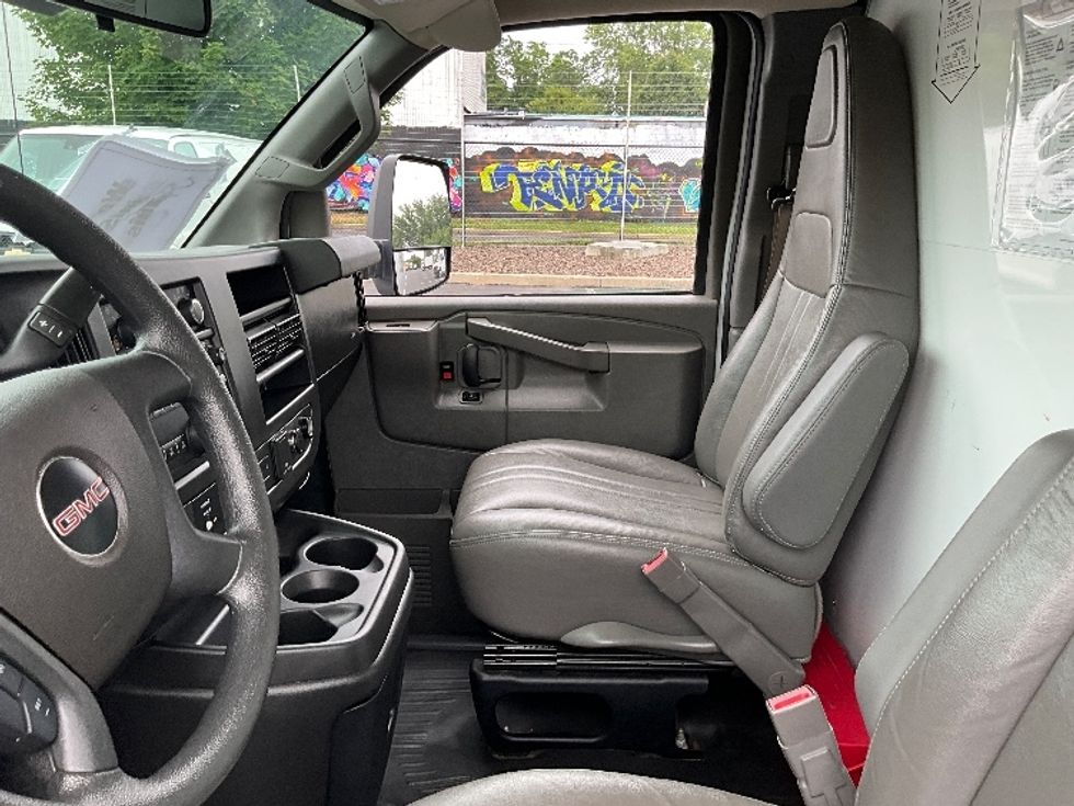 Light Duty Box Truck-Light and Medium Duty Trucks-GMC-2021-Savana G33903-Westfield-MA-107,617\n\t\tmiles-$ 26,000 - Image 19
