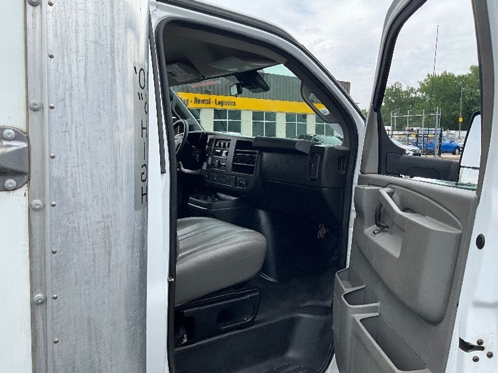 Light Duty Box Truck-Light and Medium Duty Trucks-GMC-2021-Savana G33903-Westfield-MA-107,617\n\t\tmiles-$ 26,000 - Image 20