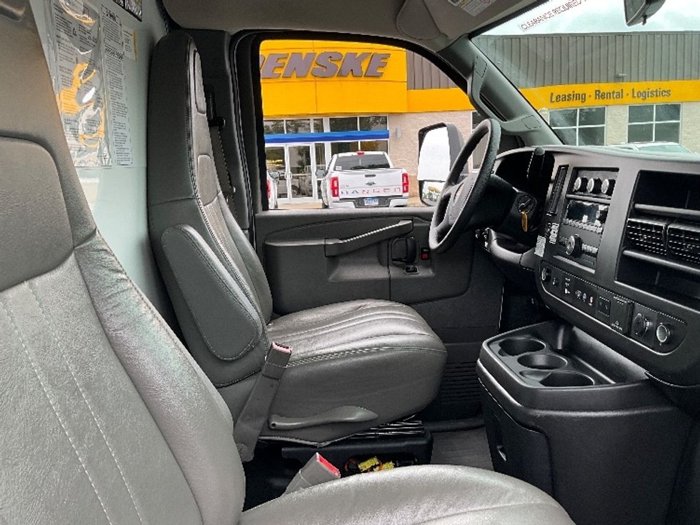 Light Duty Box Truck-Light and Medium Duty Trucks-GMC-2021-Savana G33903-Westfield-MA-107,617\n\t\tmiles-$ 26,000 - Image 22