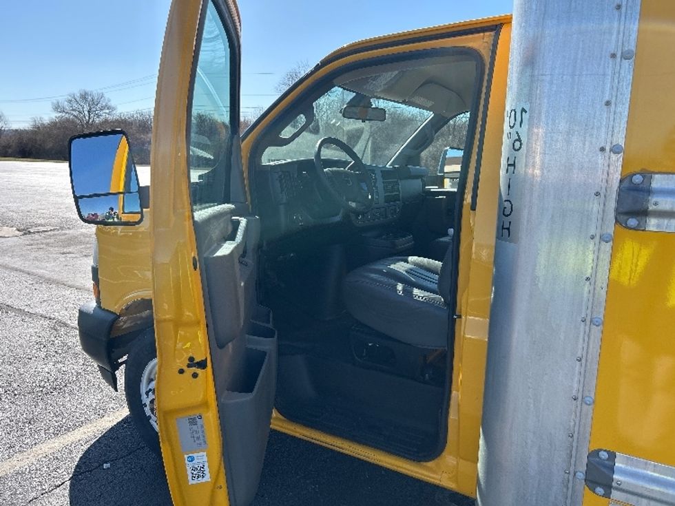 Light Duty Box Truck-Light and Medium Duty Trucks-GMC-2021-Savana G33903-White Deer-PA-86,817\n\t\tmiles-$ 26,750 - Image 15