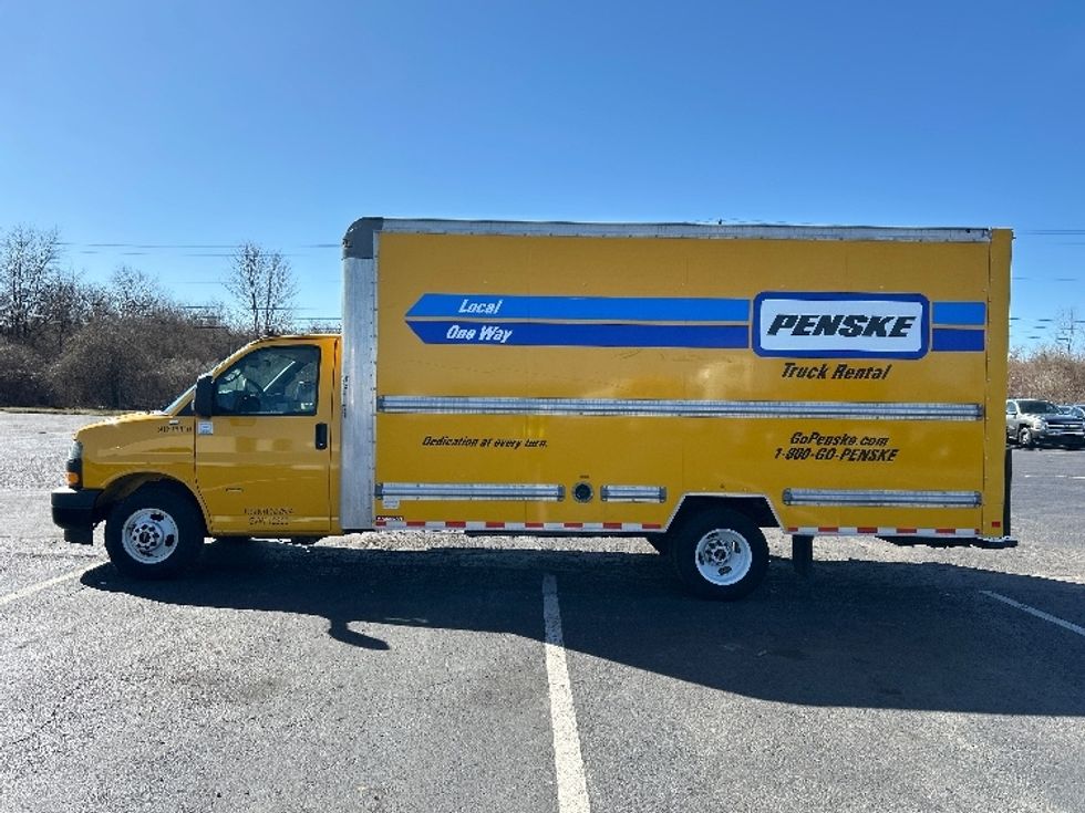 Light Duty Box Truck-Light and Medium Duty Trucks-GMC-2021-Savana G33903-White Deer-PA-86,817\n\t\tmiles-$ 26,750 - Image 4