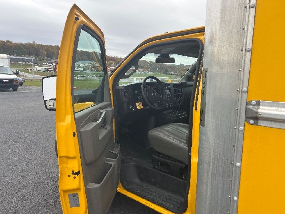 Light Duty Box Truck-Light and Medium Duty Trucks-GMC-2021-Savana G33903-White Deer-PA-93,398\n\t\tmiles-$ 26,500 - Image 16