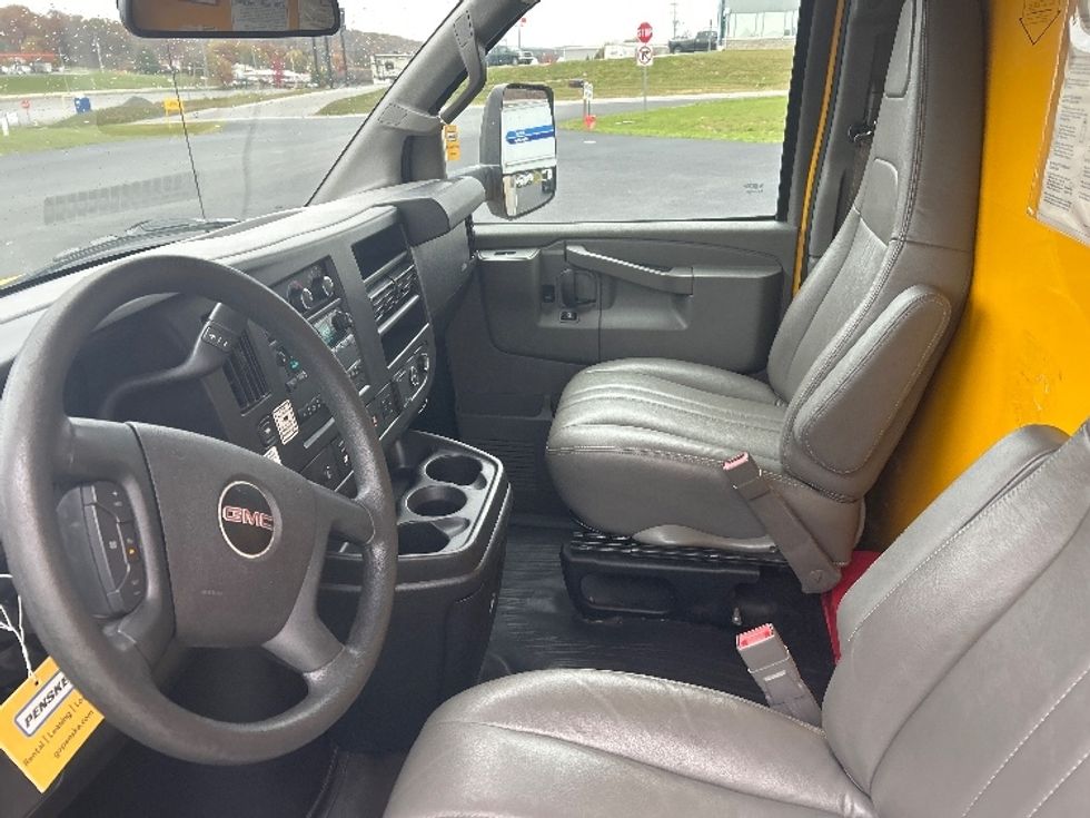 Light Duty Box Truck-Light and Medium Duty Trucks-GMC-2021-Savana G33903-White Deer-PA-93,398\n\t\tmiles-$ 26,500 - Image 19