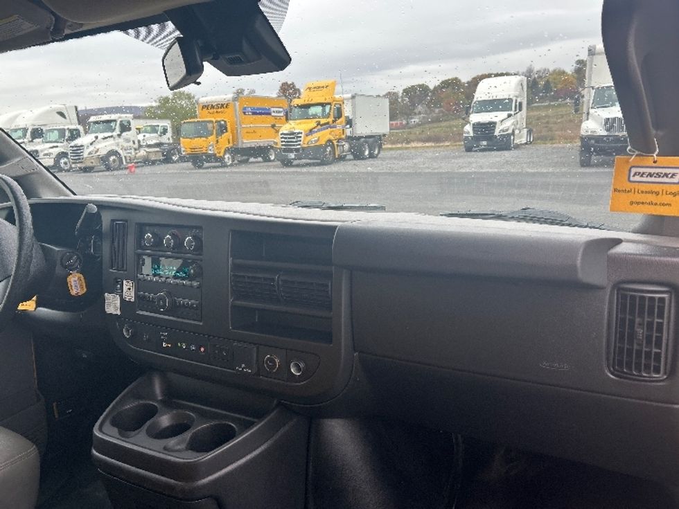 Light Duty Box Truck-Light and Medium Duty Trucks-GMC-2021-Savana G33903-White Deer-PA-93,398\n\t\tmiles-$ 26,500 - Image 21