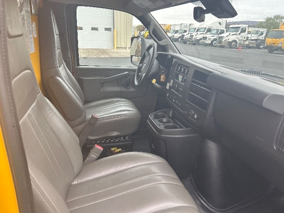 Light Duty Box Truck-Light and Medium Duty Trucks-GMC-2021-Savana G33903-White Deer-PA-93,398\n\t\tmiles-$ 26,500 - Image 22
