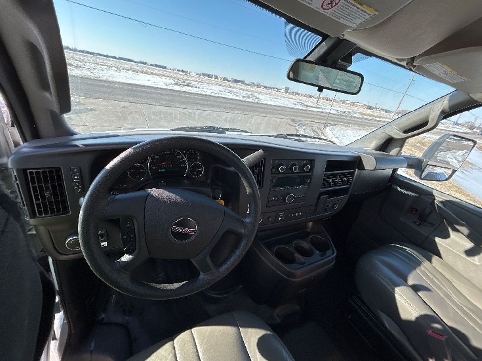 Light Duty Box Truck-Light and Medium Duty Trucks-GMC-2021-Savana G33903-Wichita-KS-106,280\n\t\tmiles-$ 28,750 - Image 18