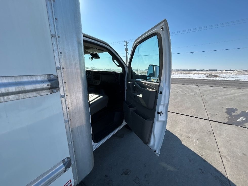Light Duty Box Truck-Light and Medium Duty Trucks-GMC-2021-Savana G33903-Wichita-KS-106,280\n\t\tmiles-$ 28,750 - Image 20