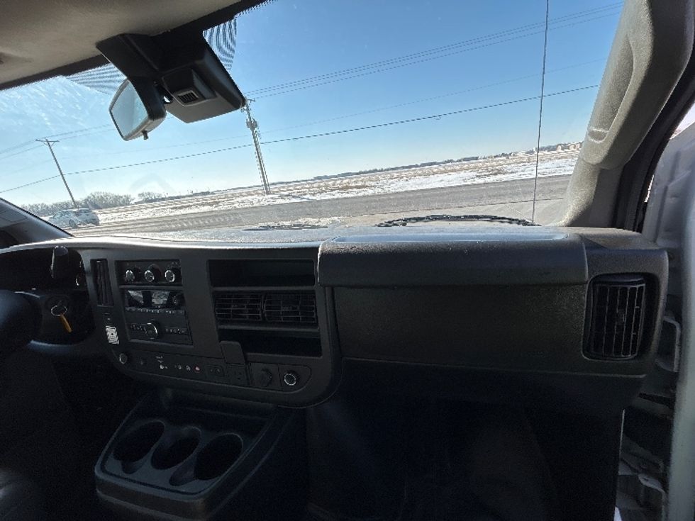 Light Duty Box Truck-Light and Medium Duty Trucks-GMC-2021-Savana G33903-Wichita-KS-106,280\n\t\tmiles-$ 28,750 - Image 21