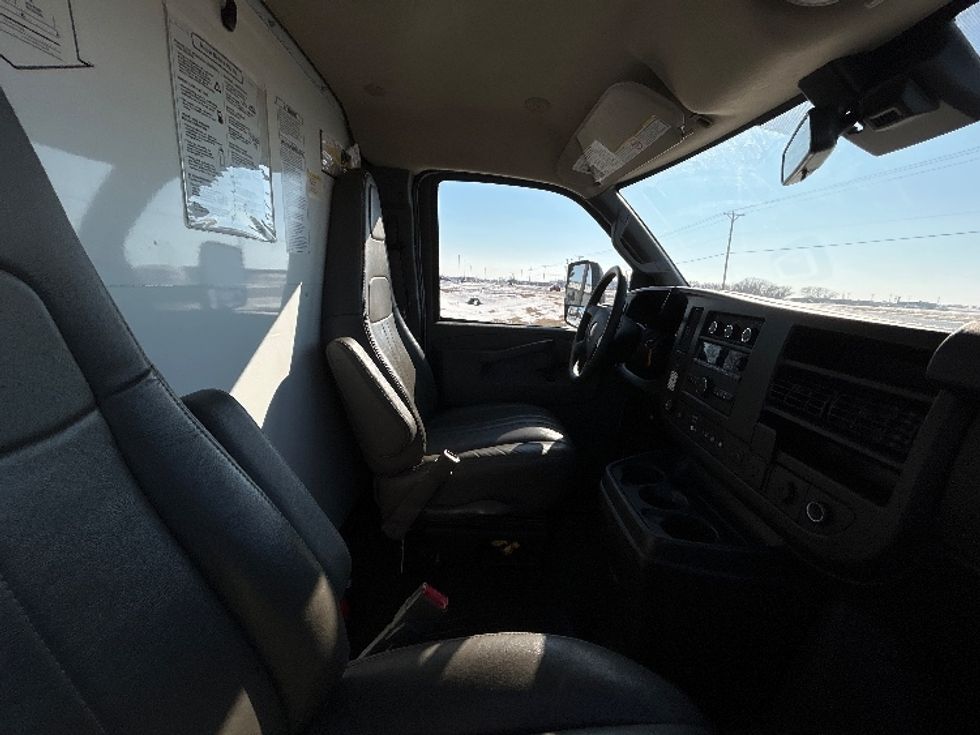 Light Duty Box Truck-Light and Medium Duty Trucks-GMC-2021-Savana G33903-Wichita-KS-106,280\n\t\tmiles-$ 28,750 - Image 22