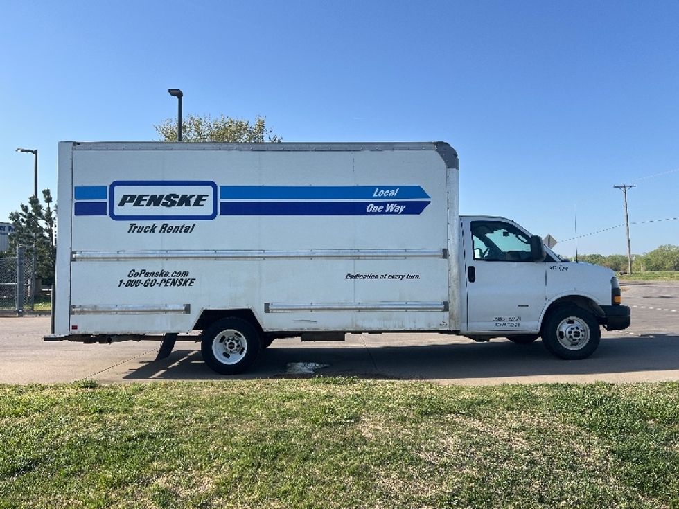 Light Duty Box Truck-Light and Medium Duty Trucks-GMC-2021-Savana G33903-Wichita-KS-122,935\n\t\tmiles-$ 26,250 - Image 13