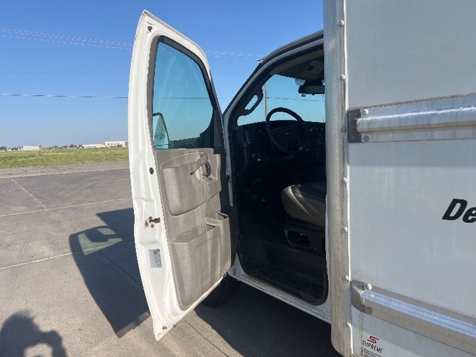 Light Duty Box Truck-Light and Medium Duty Trucks-GMC-2021-Savana G33903-Wichita-KS-122,935\n\t\tmiles-$ 26,250 - Image 14