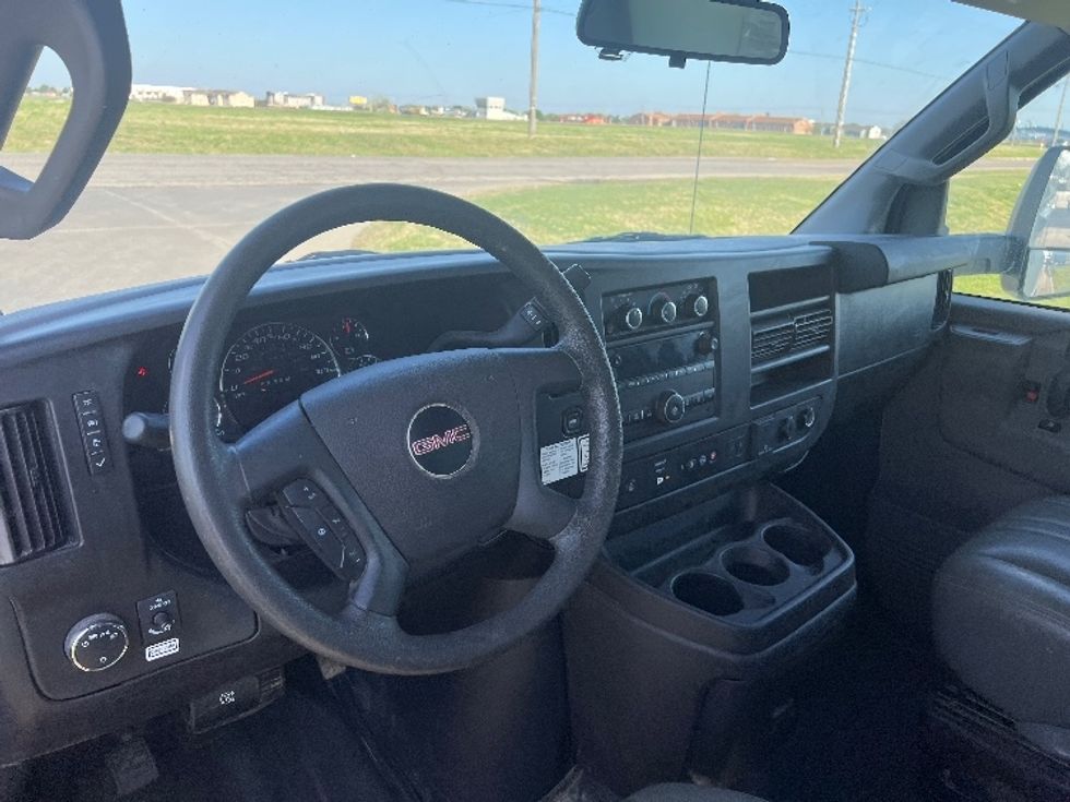 Light Duty Box Truck-Light and Medium Duty Trucks-GMC-2021-Savana G33903-Wichita-KS-122,935\n\t\tmiles-$ 26,250 - Image 15
