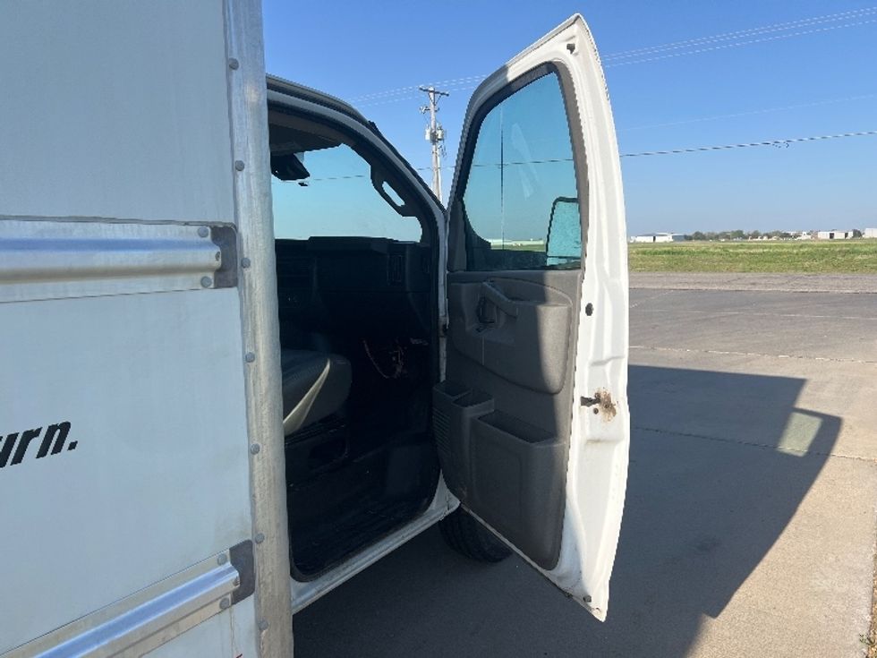 Light Duty Box Truck-Light and Medium Duty Trucks-GMC-2021-Savana G33903-Wichita-KS-122,935\n\t\tmiles-$ 26,250 - Image 18