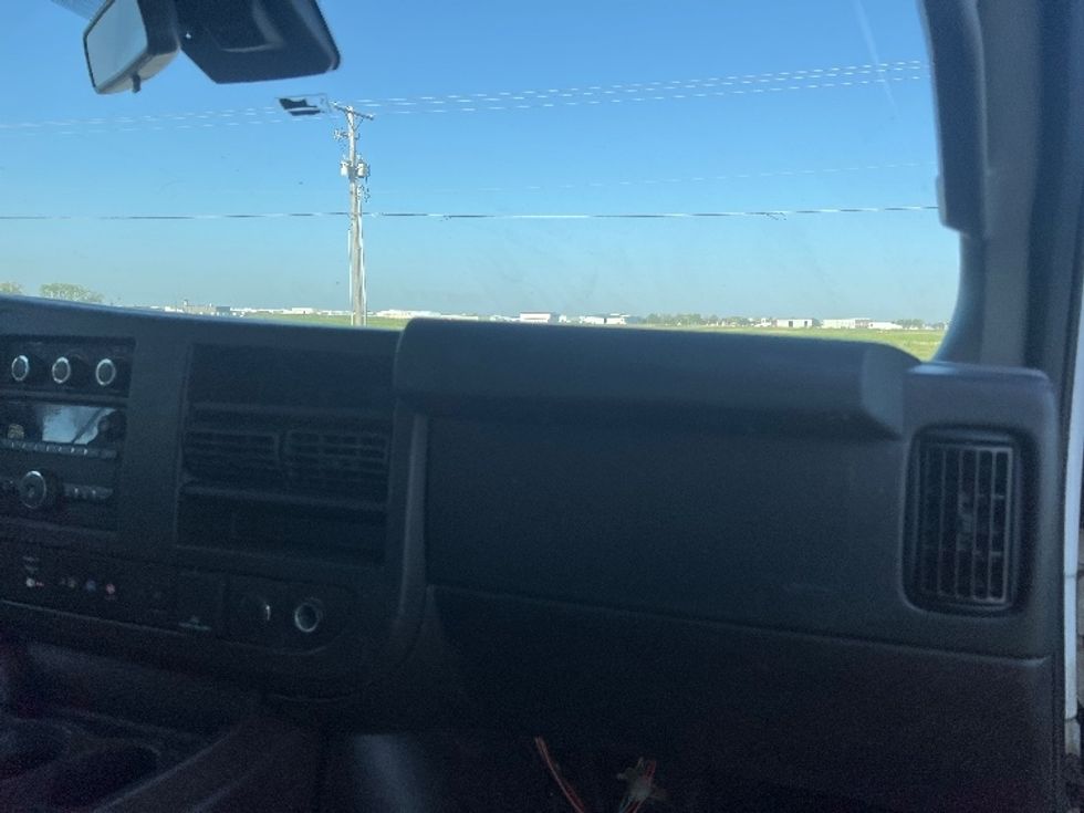 Light Duty Box Truck-Light and Medium Duty Trucks-GMC-2021-Savana G33903-Wichita-KS-122,935\n\t\tmiles-$ 26,250 - Image 19