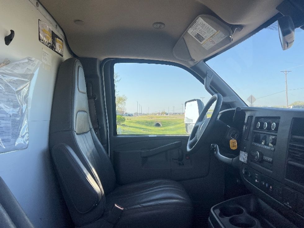 Light Duty Box Truck-Light and Medium Duty Trucks-GMC-2021-Savana G33903-Wichita-KS-122,935\n\t\tmiles-$ 26,250 - Image 20