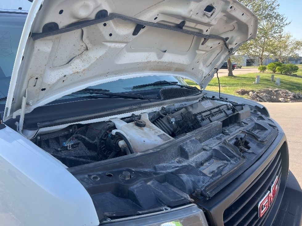 Light Duty Box Truck-Light and Medium Duty Trucks-GMC-2021-Savana G33903-Wichita-KS-122,935\n\t\tmiles-$ 26,250 - Image 21