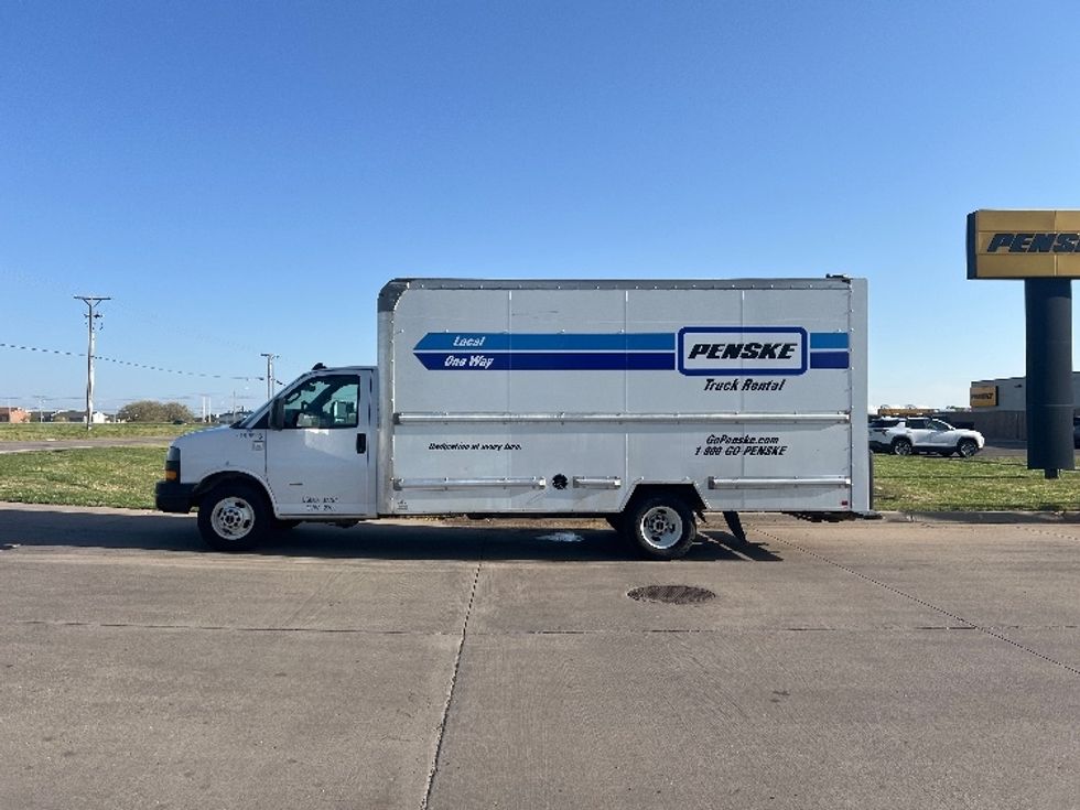 Light Duty Box Truck-Light and Medium Duty Trucks-GMC-2021-Savana G33903-Wichita-KS-122,935\n\t\tmiles-$ 26,250 - Image 4