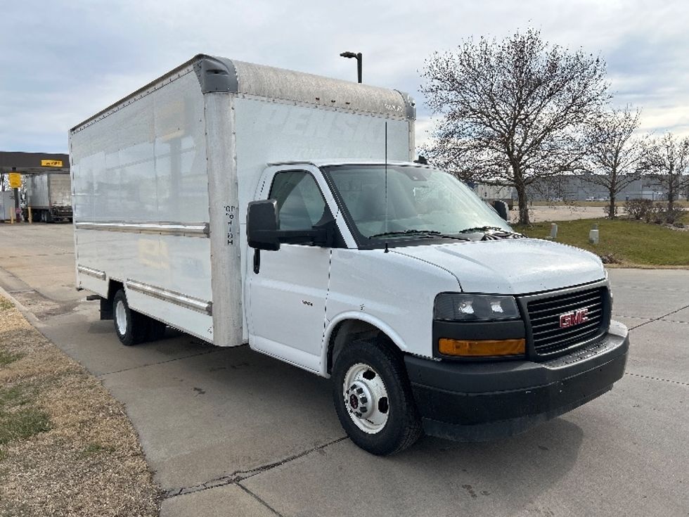 Light Duty Box Truck-Light and Medium Duty Trucks-GMC-2021-Savana G33903-Wichita-KS-86,962\n\t\tmiles-$ 30,750 - Image 1