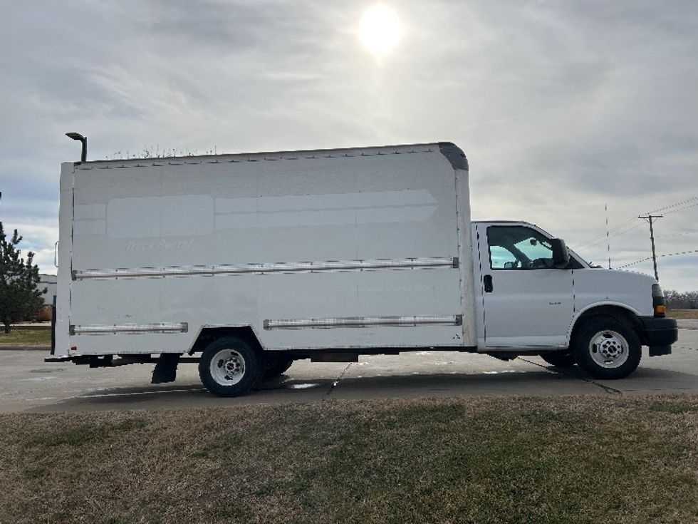 Light Duty Box Truck-Light and Medium Duty Trucks-GMC-2021-Savana G33903-Wichita-KS-86,962\n\t\tmiles-$ 30,750 - Image 14