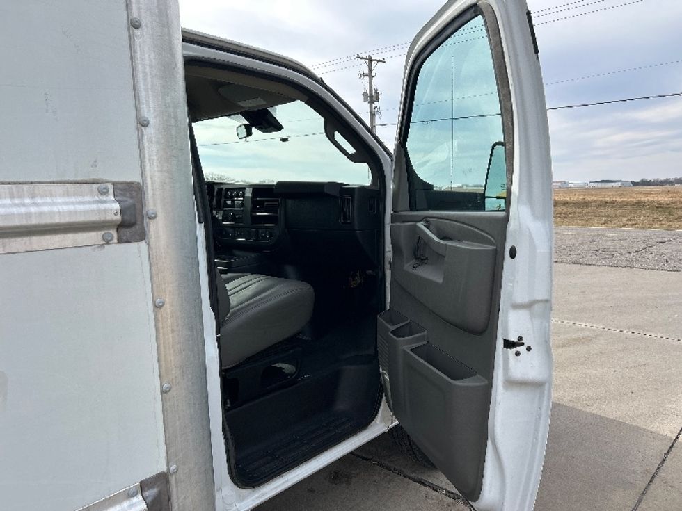 Light Duty Box Truck-Light and Medium Duty Trucks-GMC-2021-Savana G33903-Wichita-KS-86,962\n\t\tmiles-$ 30,750 - Image 19