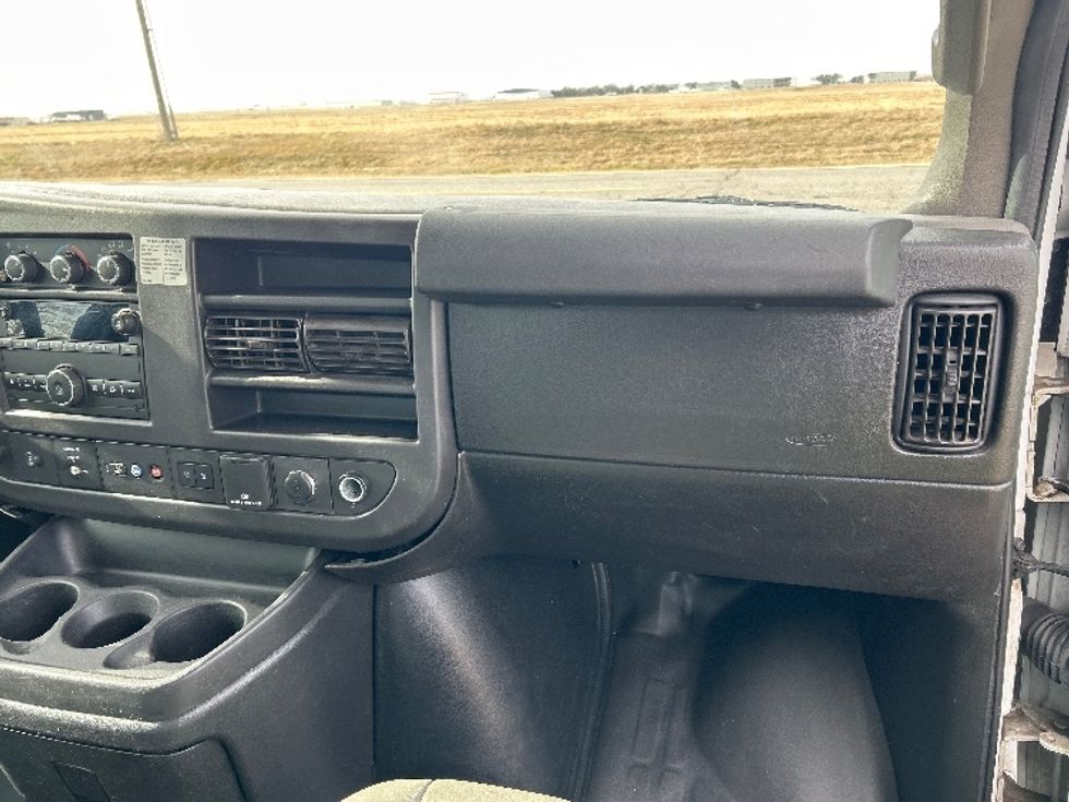 Light Duty Box Truck-Light and Medium Duty Trucks-GMC-2021-Savana G33903-Wichita-KS-86,962\n\t\tmiles-$ 30,750 - Image 20