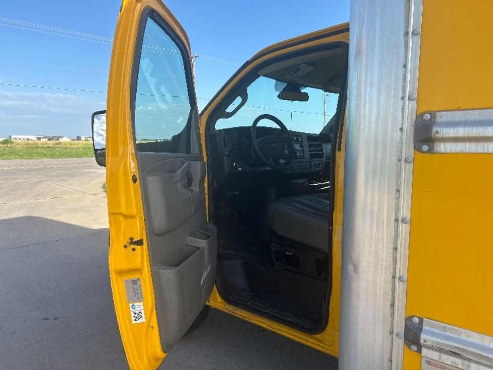 Light Duty Box Truck-Light and Medium Duty Trucks-GMC-2021-Savana G33903-Wichita-KS-89,745\n\t\tmiles-$ 28,500 - Image 16