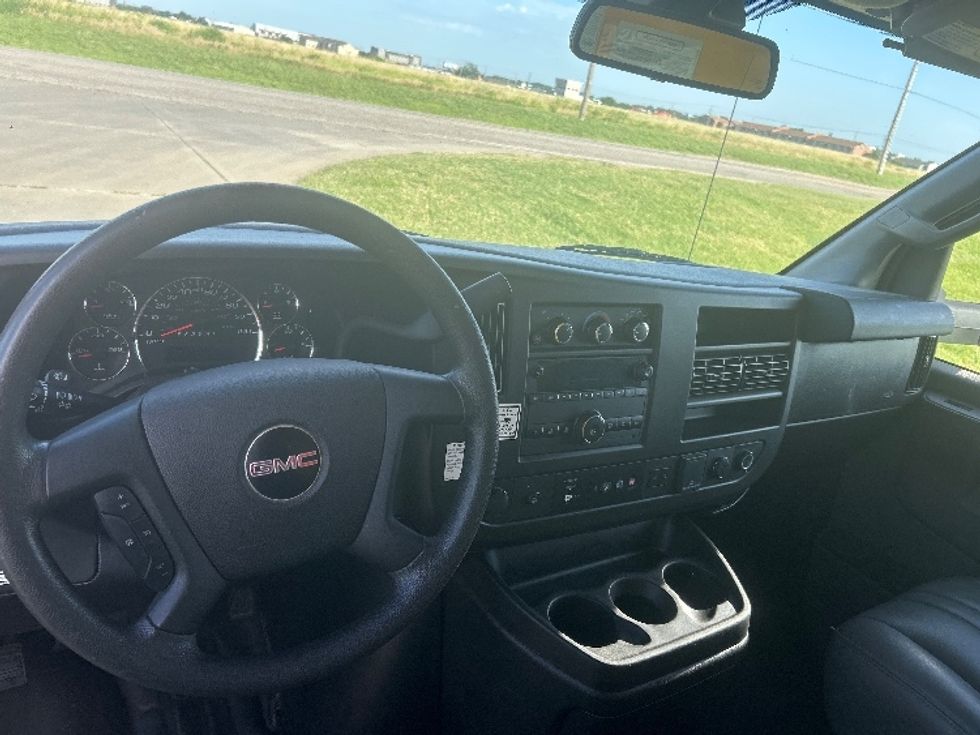 Light Duty Box Truck-Light and Medium Duty Trucks-GMC-2021-Savana G33903-Wichita-KS-89,745\n\t\tmiles-$ 28,500 - Image 17