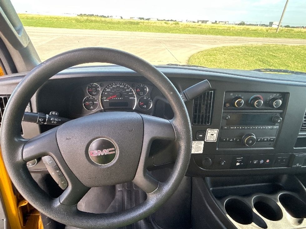 Light Duty Box Truck-Light and Medium Duty Trucks-GMC-2021-Savana G33903-Wichita-KS-89,745\n\t\tmiles-$ 28,500 - Image 18