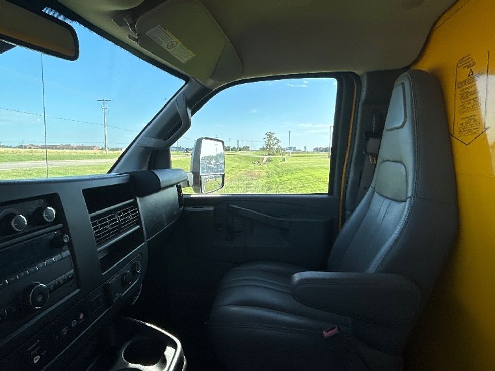 Light Duty Box Truck-Light and Medium Duty Trucks-GMC-2021-Savana G33903-Wichita-KS-89,745\n\t\tmiles-$ 28,500 - Image 19