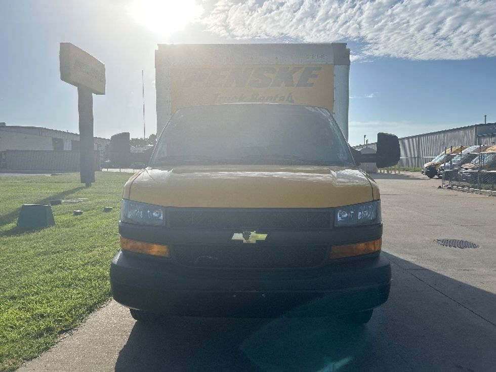 Light Duty Box Truck-Light and Medium Duty Trucks-GMC-2021-Savana G33903-Wichita-KS-89,745\n\t\tmiles-$ 28,500 - Image 2