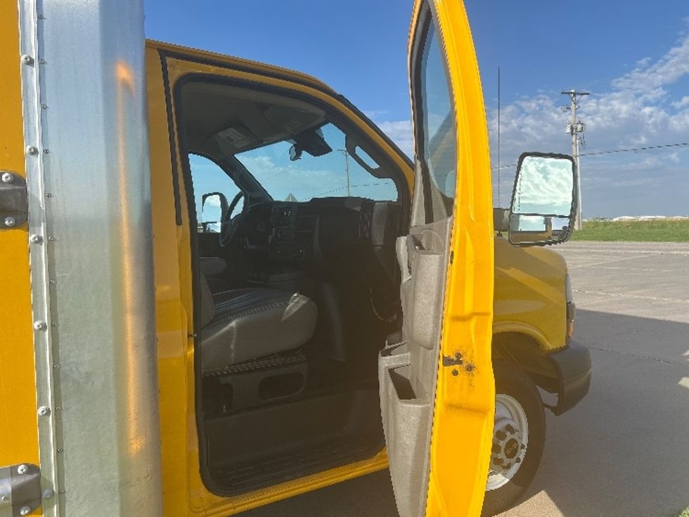 Light Duty Box Truck-Light and Medium Duty Trucks-GMC-2021-Savana G33903-Wichita-KS-89,745\n\t\tmiles-$ 28,500 - Image 20